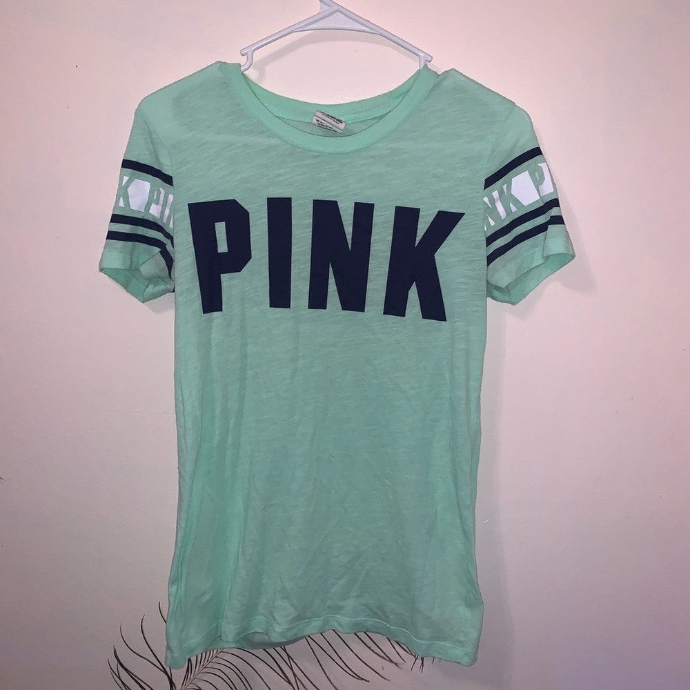 Pink t shirt (color mint green)